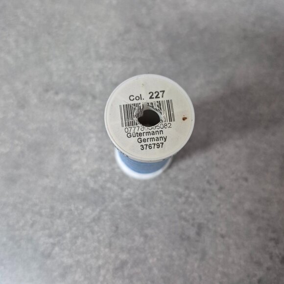 Vintage Tupperware Tuppercraft Stow N Go Sewing Box and Gutermann Thread Lot - Picture 4 of 15